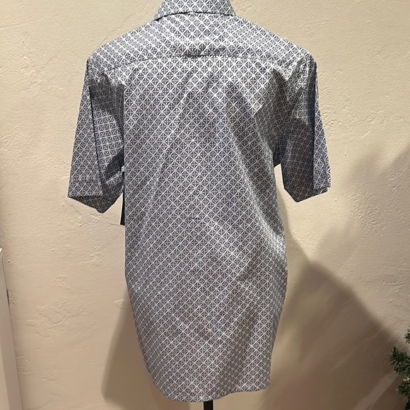 NWT Macy’s Short Sleeve Button Down with Collar - Picture 3 of 5